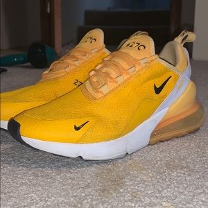 NIKE AIR MAX 270